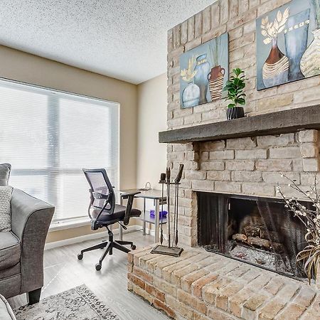 Cheerful 3-Bedroom Home With Indoor Fireplace ヒューストン エクステリア 写真