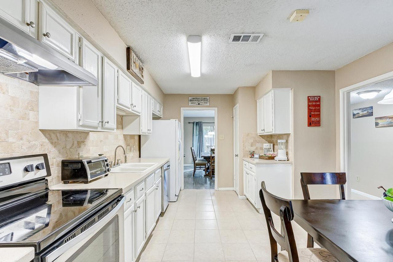 Cheerful 3-Bedroom Home With Indoor Fireplace ヒューストン エクステリア 写真
