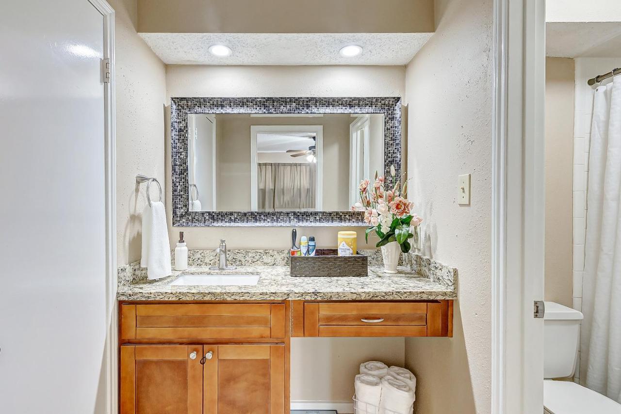 Cheerful 3-Bedroom Home With Indoor Fireplace ヒューストン エクステリア 写真