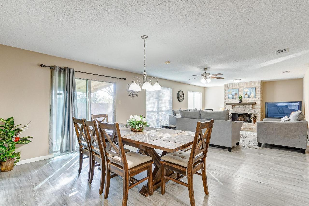 Cheerful 3-Bedroom Home With Indoor Fireplace ヒューストン エクステリア 写真