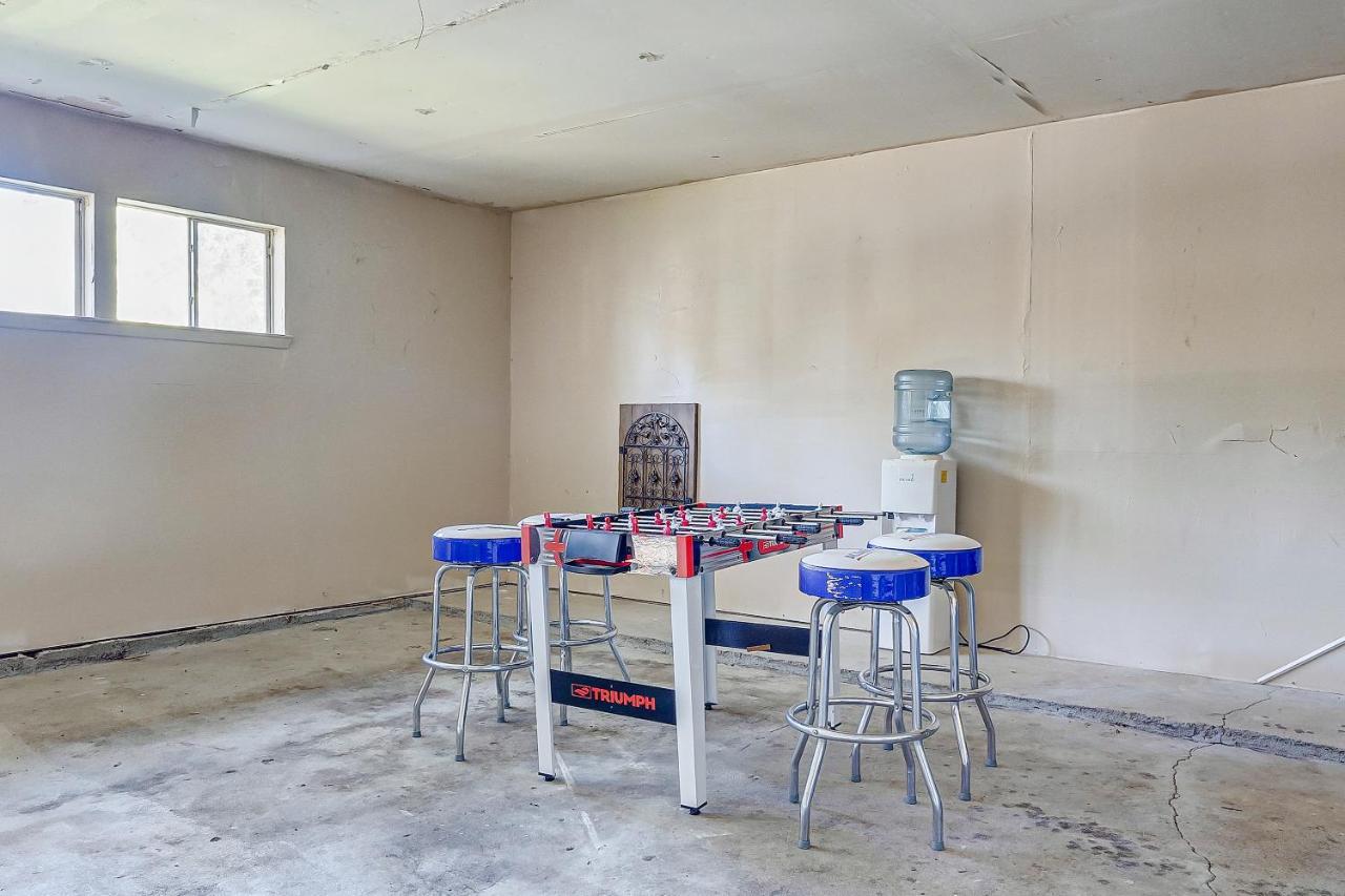 Cheerful 3-Bedroom Home With Indoor Fireplace ヒューストン エクステリア 写真