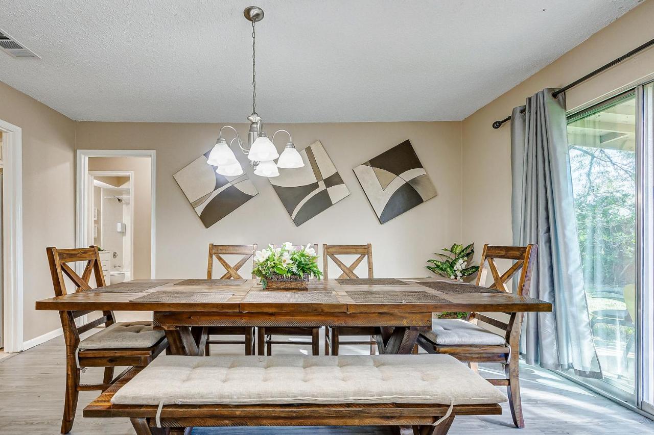 Cheerful 3-Bedroom Home With Indoor Fireplace ヒューストン エクステリア 写真