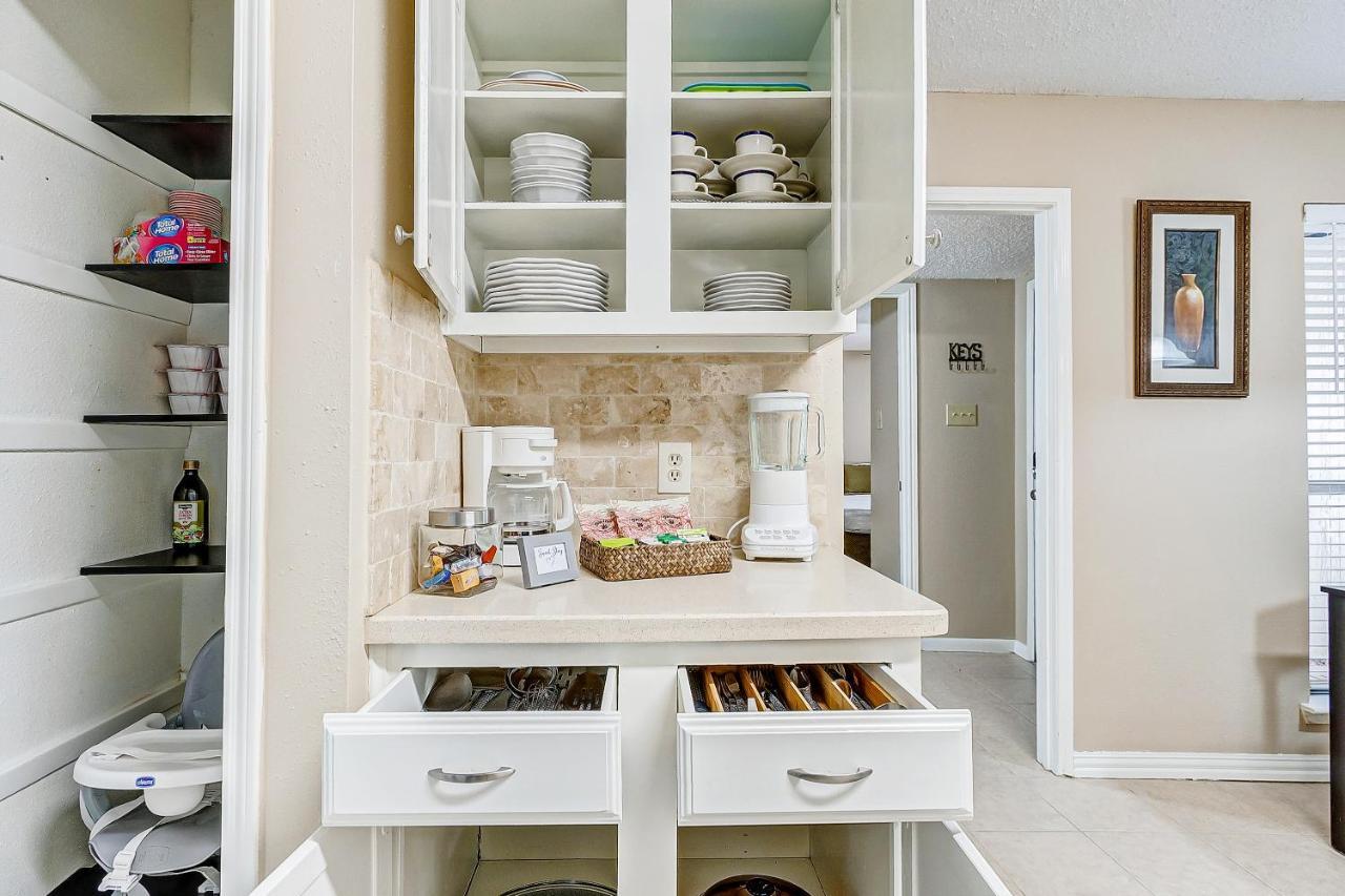 Cheerful 3-Bedroom Home With Indoor Fireplace ヒューストン エクステリア 写真