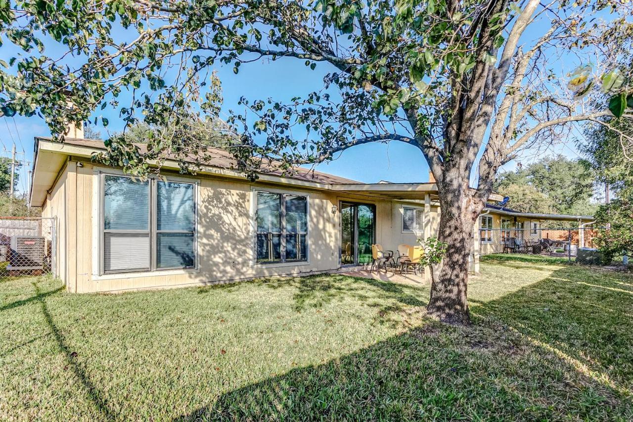 Cheerful 3-Bedroom Home With Indoor Fireplace ヒューストン エクステリア 写真