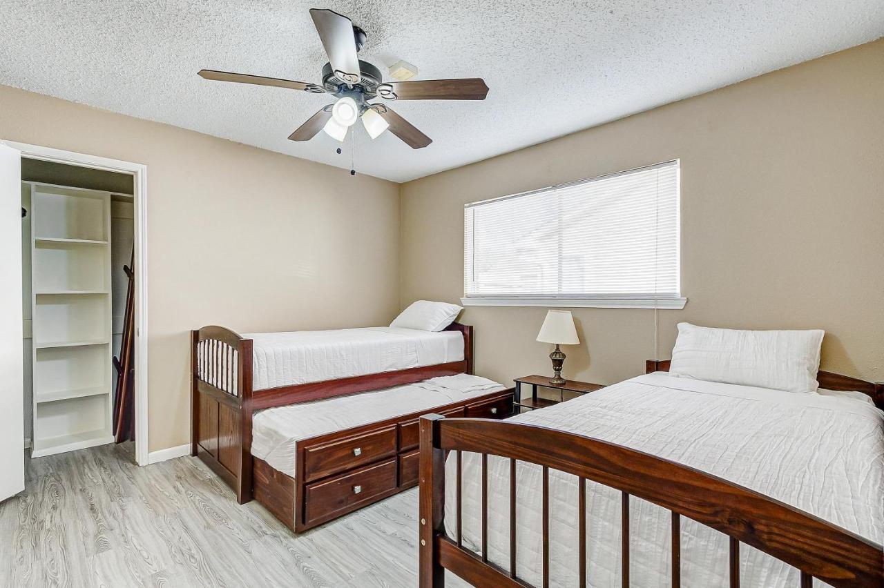Cheerful 3-Bedroom Home With Indoor Fireplace ヒューストン エクステリア 写真