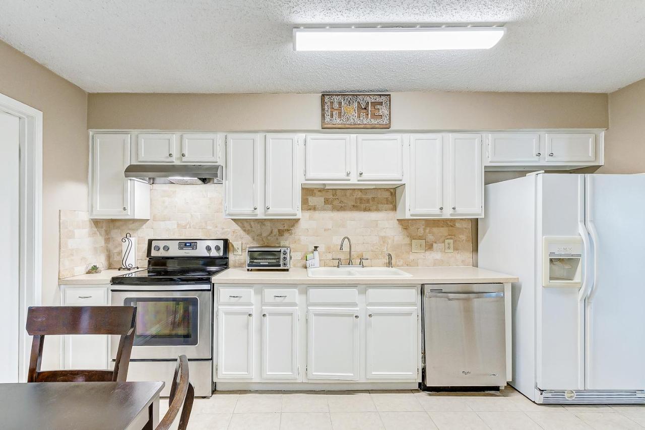 Cheerful 3-Bedroom Home With Indoor Fireplace ヒューストン エクステリア 写真